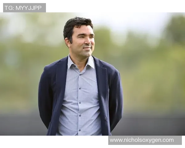 前腰足球明星盘点：那些在绿茵场上闪耀的传奇人物与他们的辉煌成就