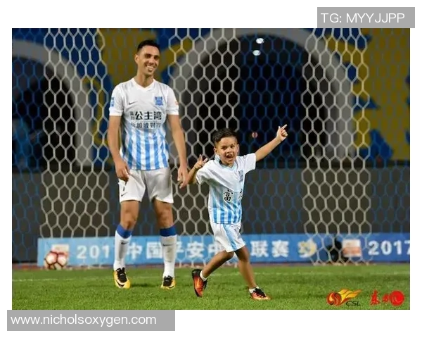 父子携手共追梦足球明星动漫中的温情与奋斗故事