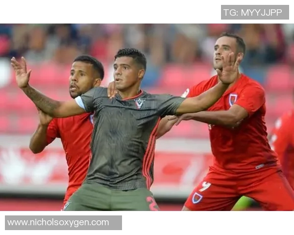 重庆足球队在总决赛积分榜中以81分稳居第一名展现强劲实力 重庆足球队在总决赛积分榜中以81分稳居第一名展现强劲实力